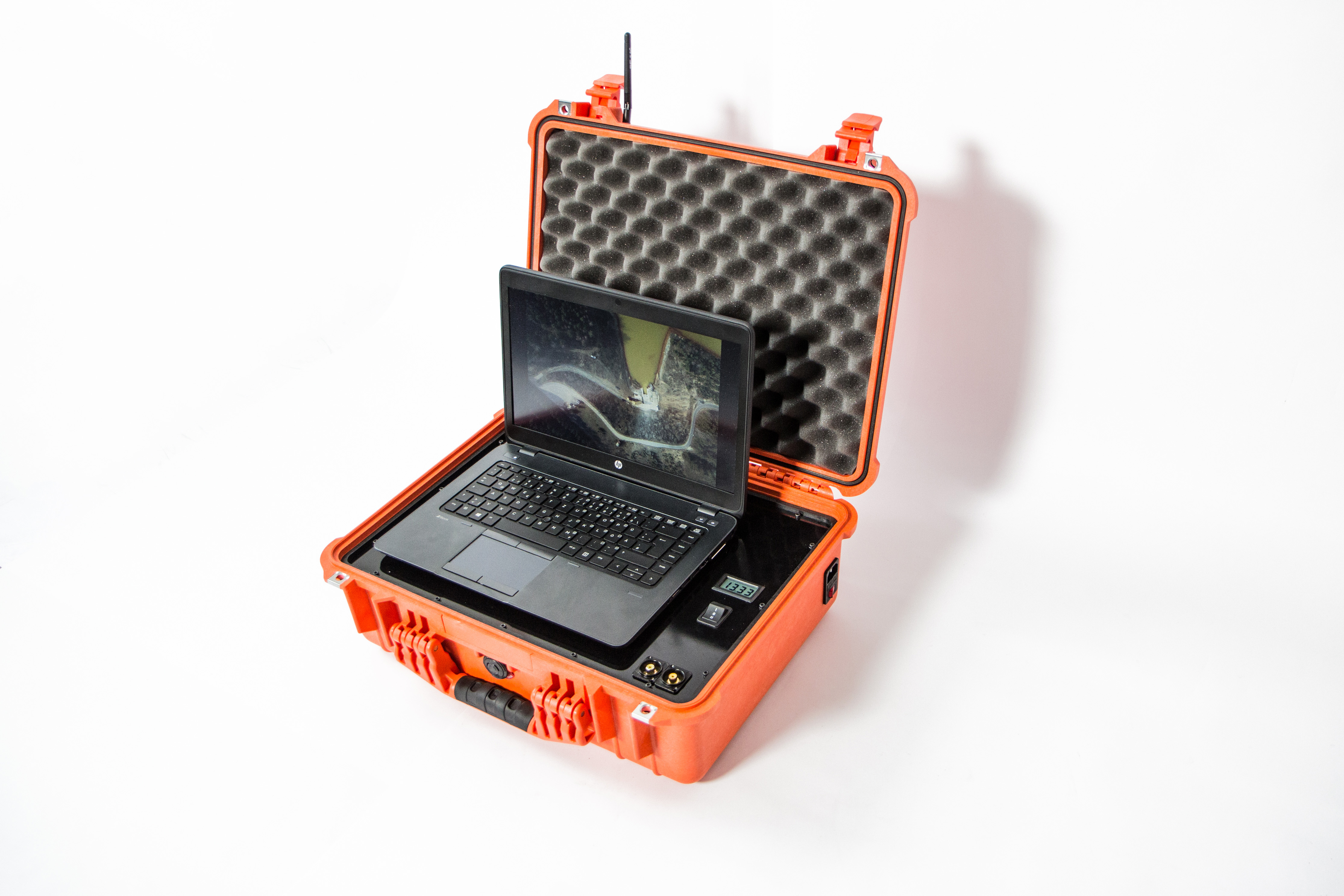 Robust ground station with notebook and integrated live image receiver and battery